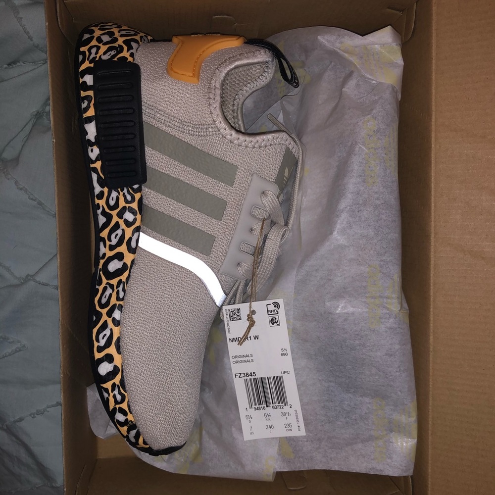 Size 7 adidas leopard print nmd